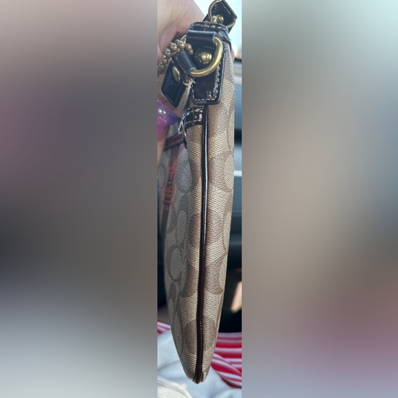 COACH HERITAGE SIGNATURE C CROSSBODY. Creed F40924. Has original hang tag. EUC - Picture 8 of 12